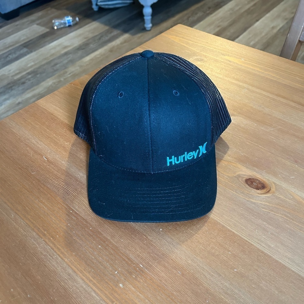 Hurley snap back men's hat black and neon blue